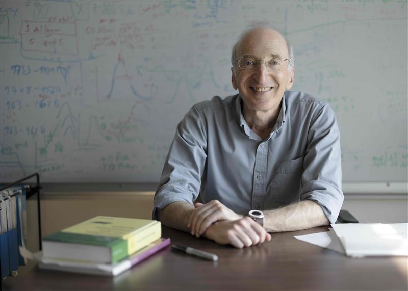 Saul Perlmutter in the classroom