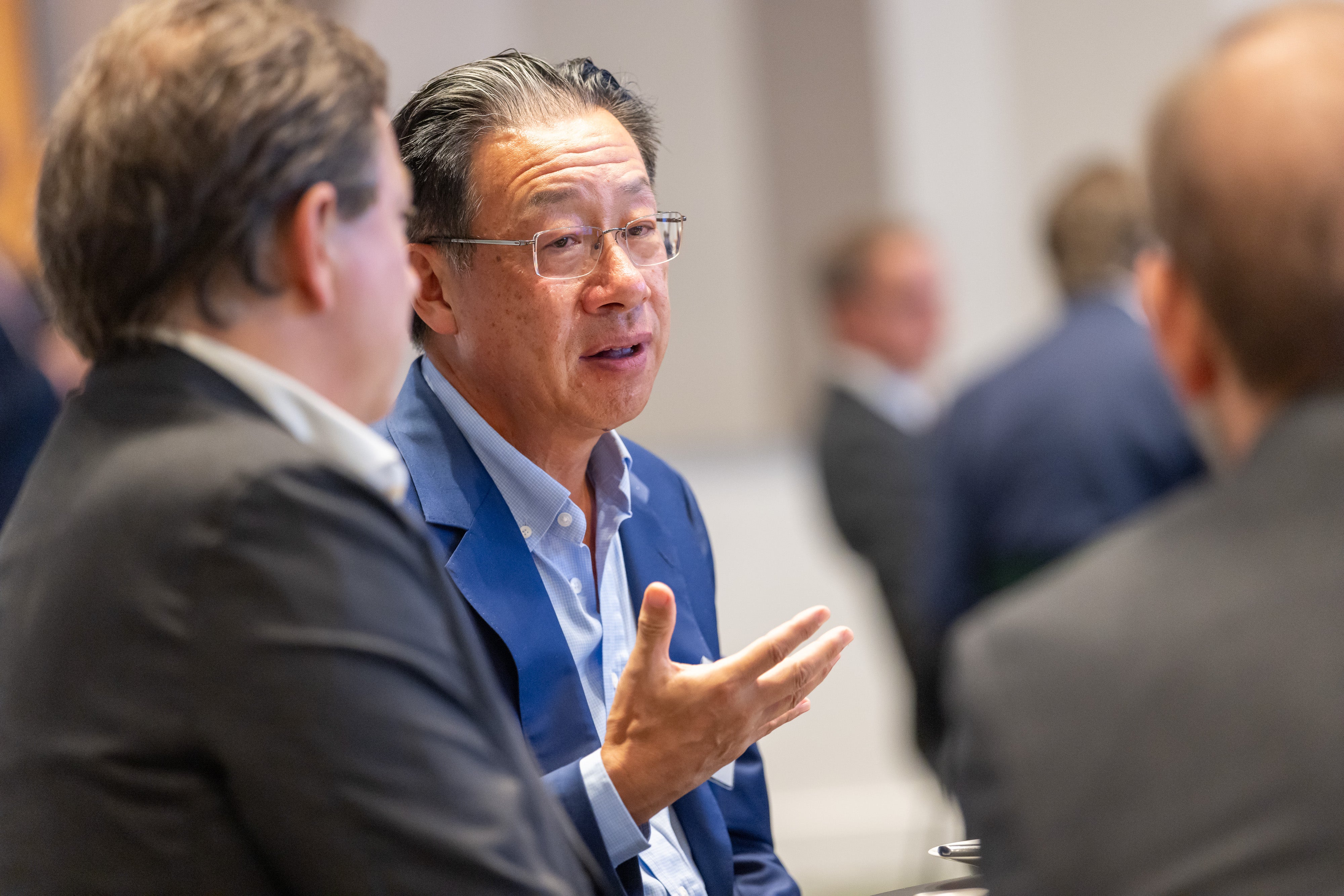 Xiang Dong Yang speaks with fellow attendees over dinner at the 2025 Global Advisory Council meeting.