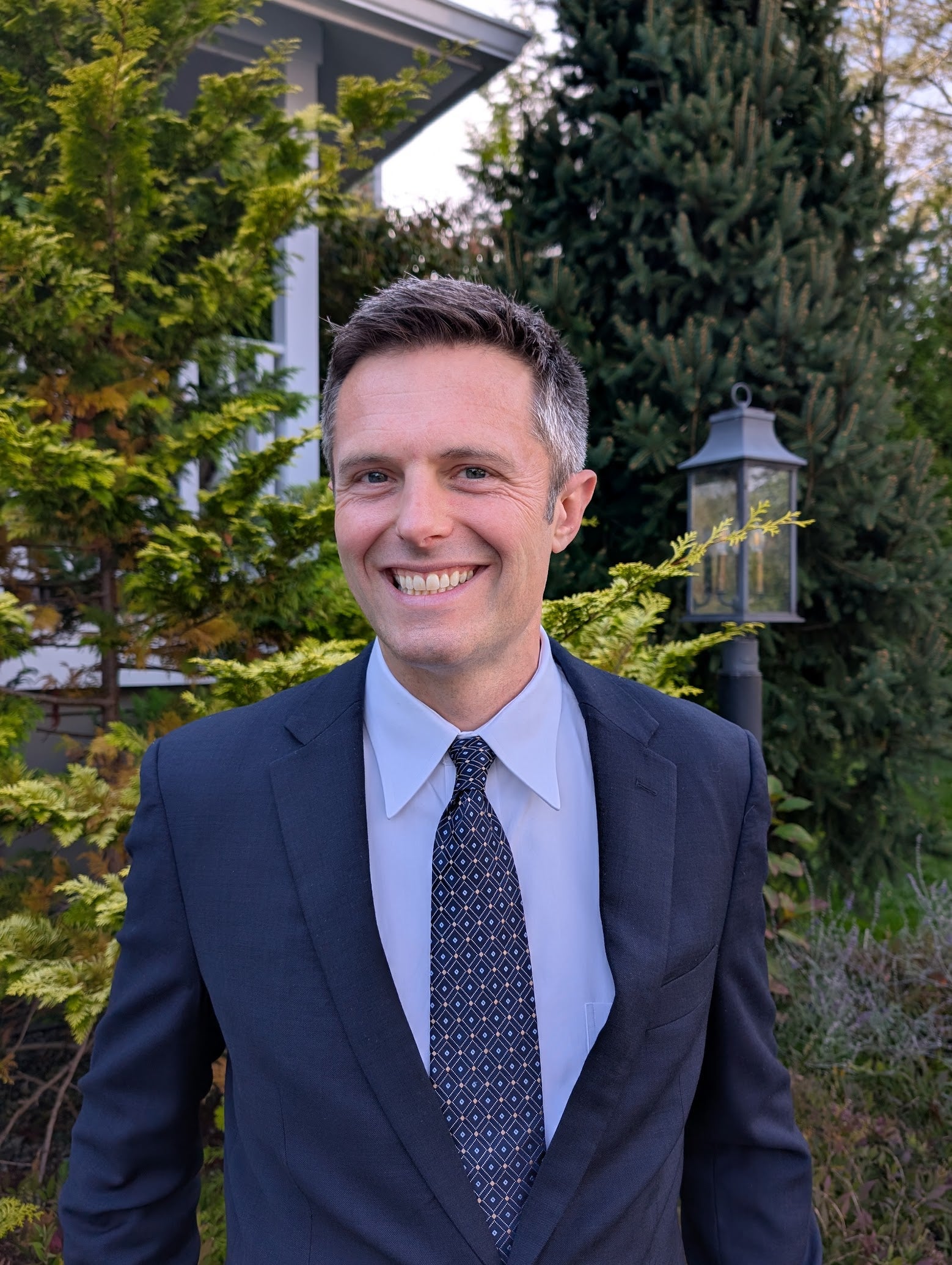 Headshot of Justin Pasquariello