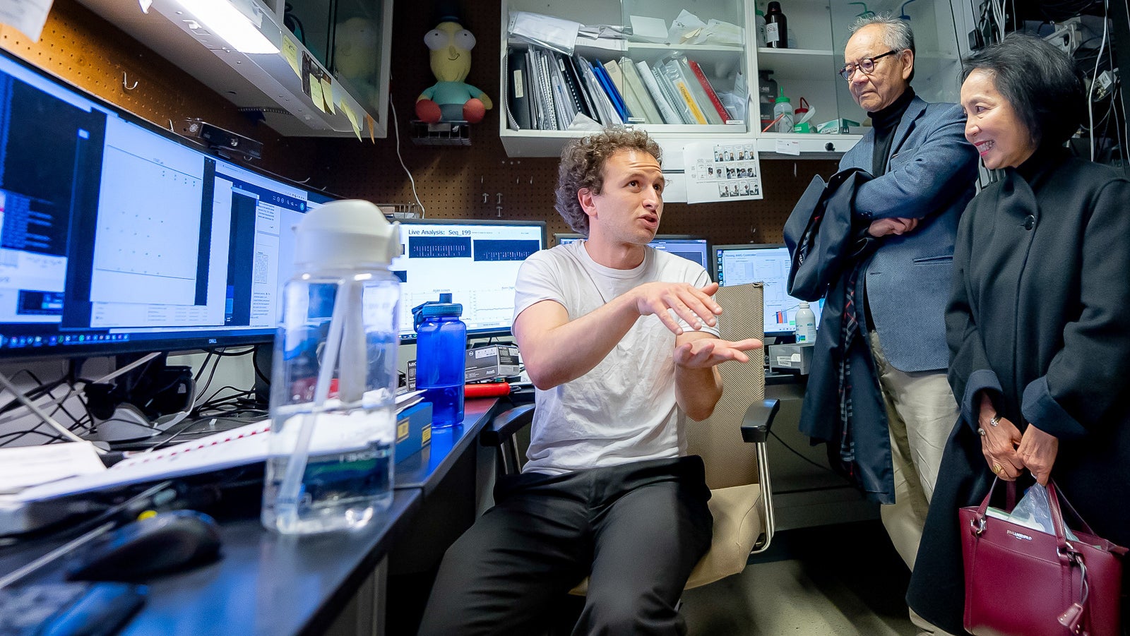 Inside one of the HQI labs at 11 Oxford Street, a researcher is engaged in explaining his lab’s work to two COUR members