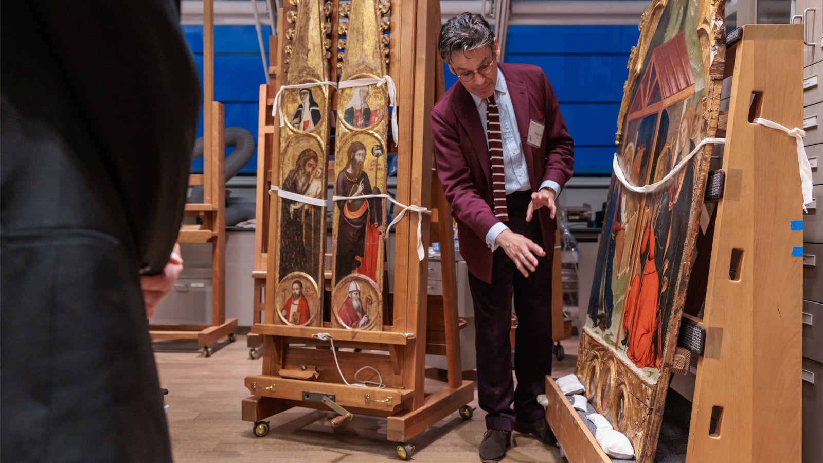 Narayan Khandekar discussing recently conserved panel paintings from the Harvard Art Museums' collection with Global Advisory Council members.