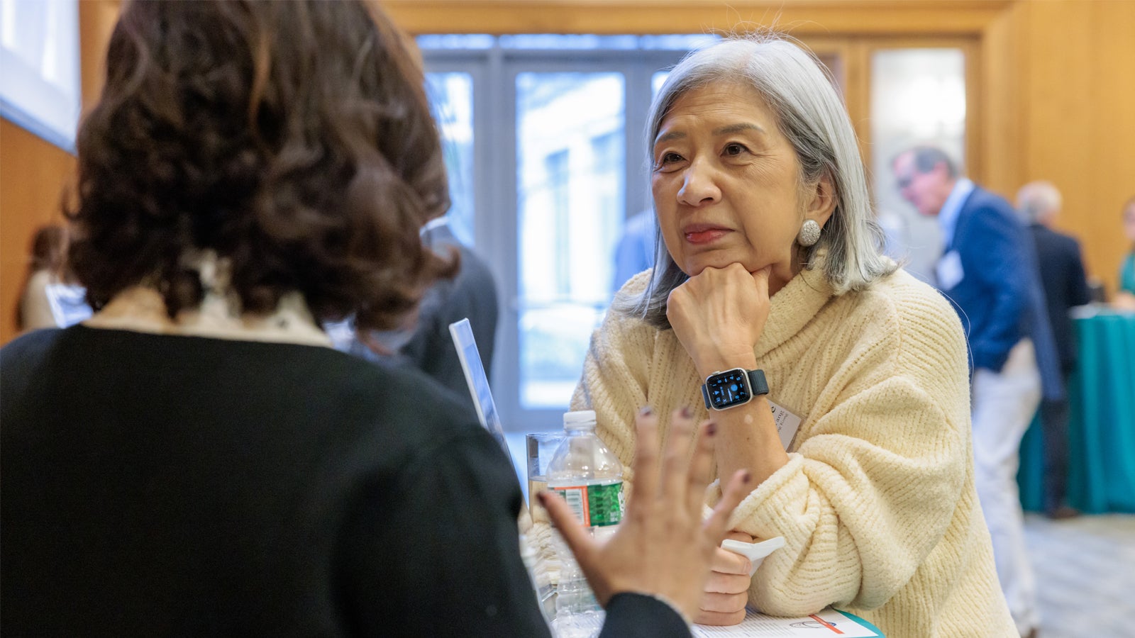 Marjorie M. T. Yang MBA ’76 engaging with Harvard students at the 2024 Global Advisory Council meeting.