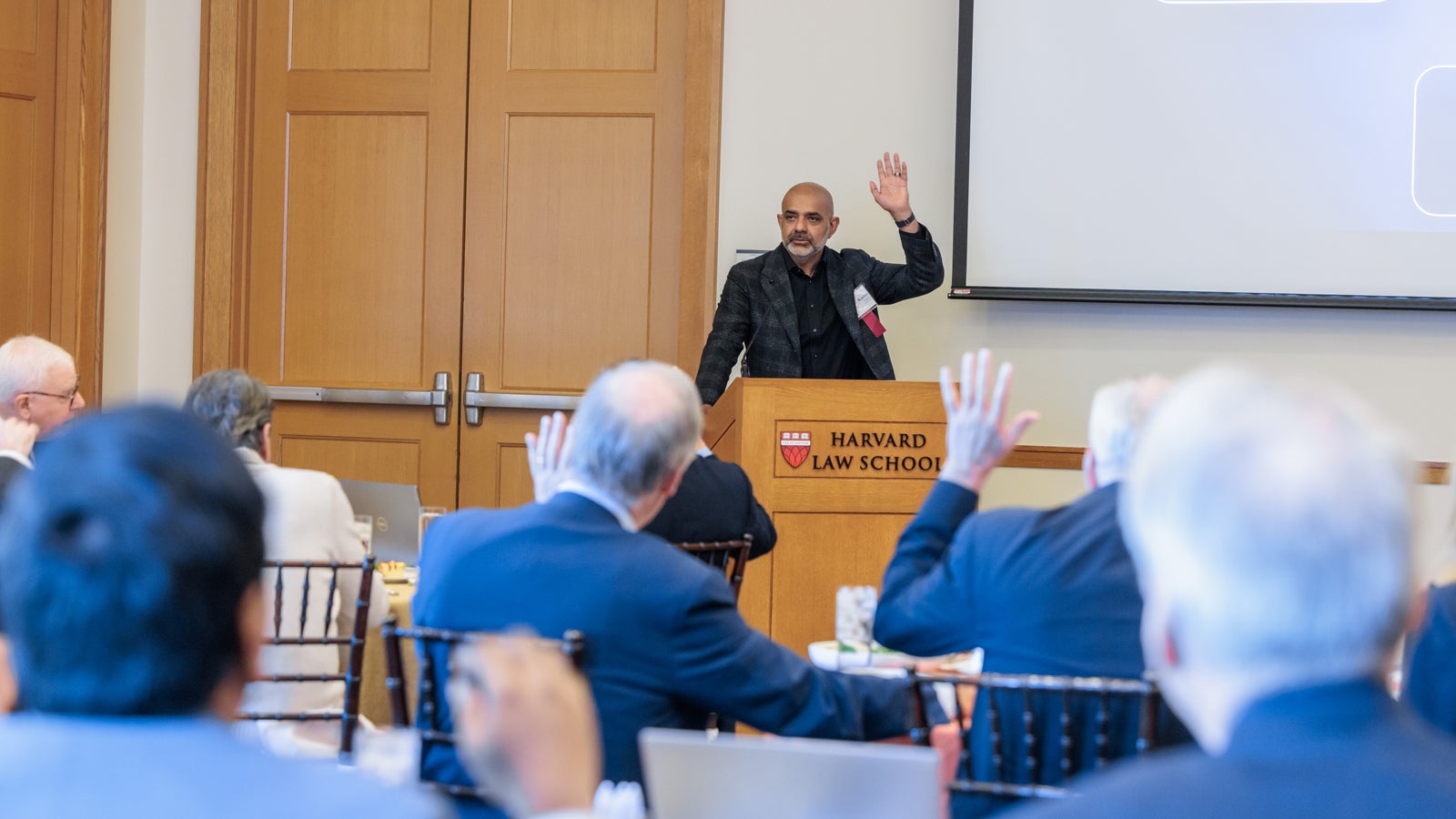 Karim R. Lakhani leading an interactive discussion on AI in business at the 2024 Global Advisory Council meeting.