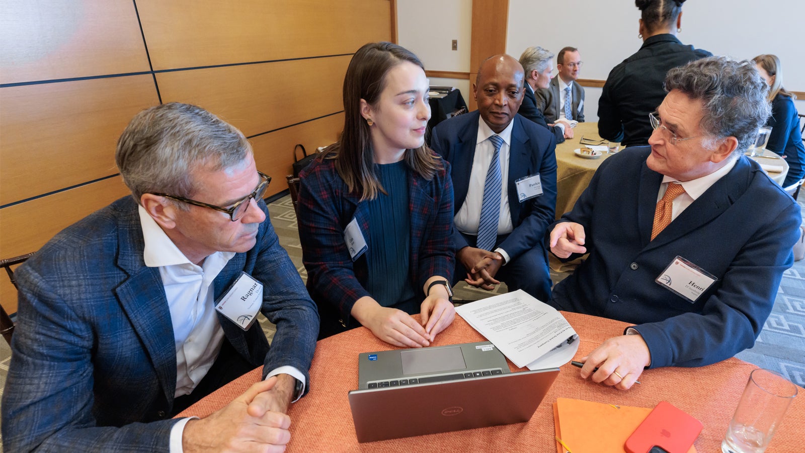 Ragnar Horn MBA ’89, Charis Talcott, Patrice Motsepe, and Henri D’Arenberg collaborating on a creative exercise to develop their own AI-powered snack company at the 2024 Global Advisory Council meeting.