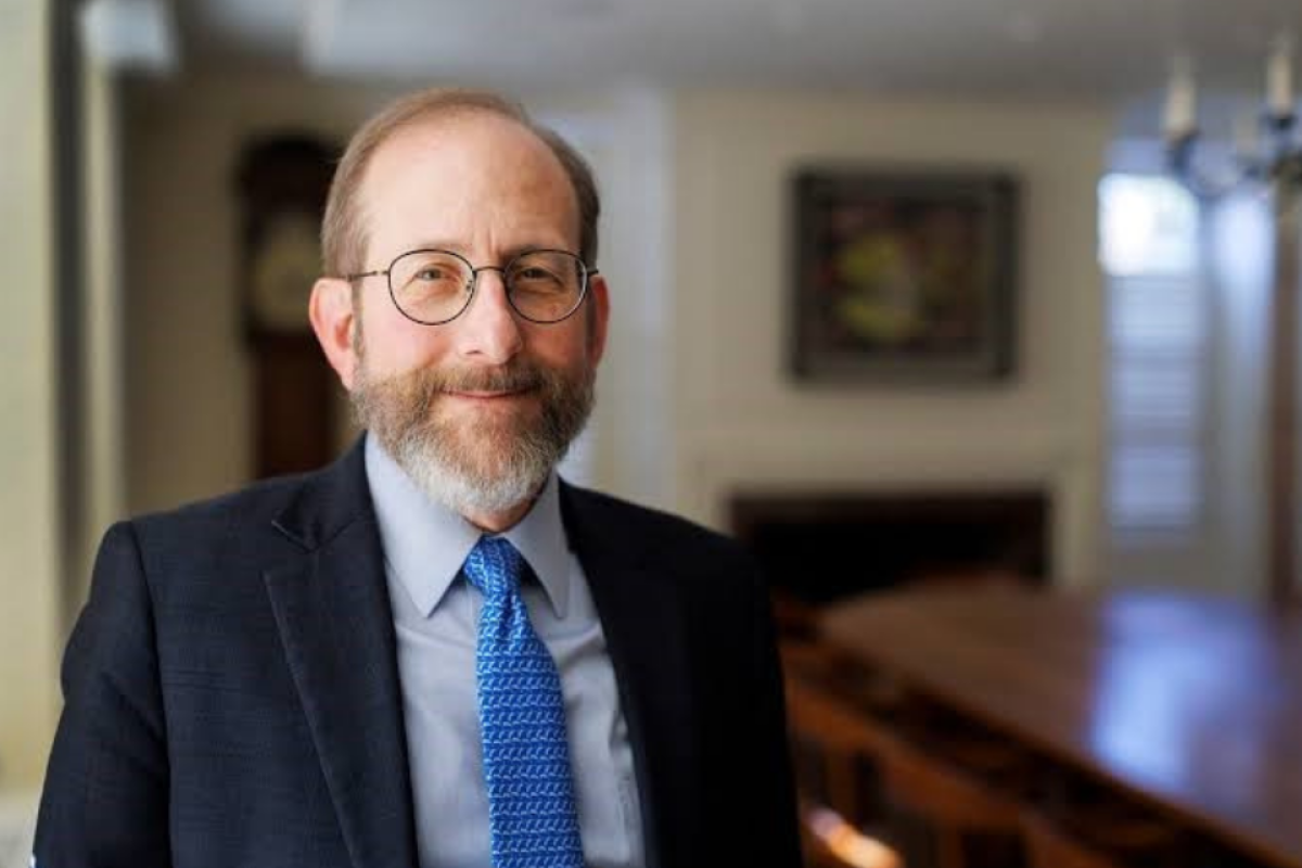A portrait picture of President Alan Garber
