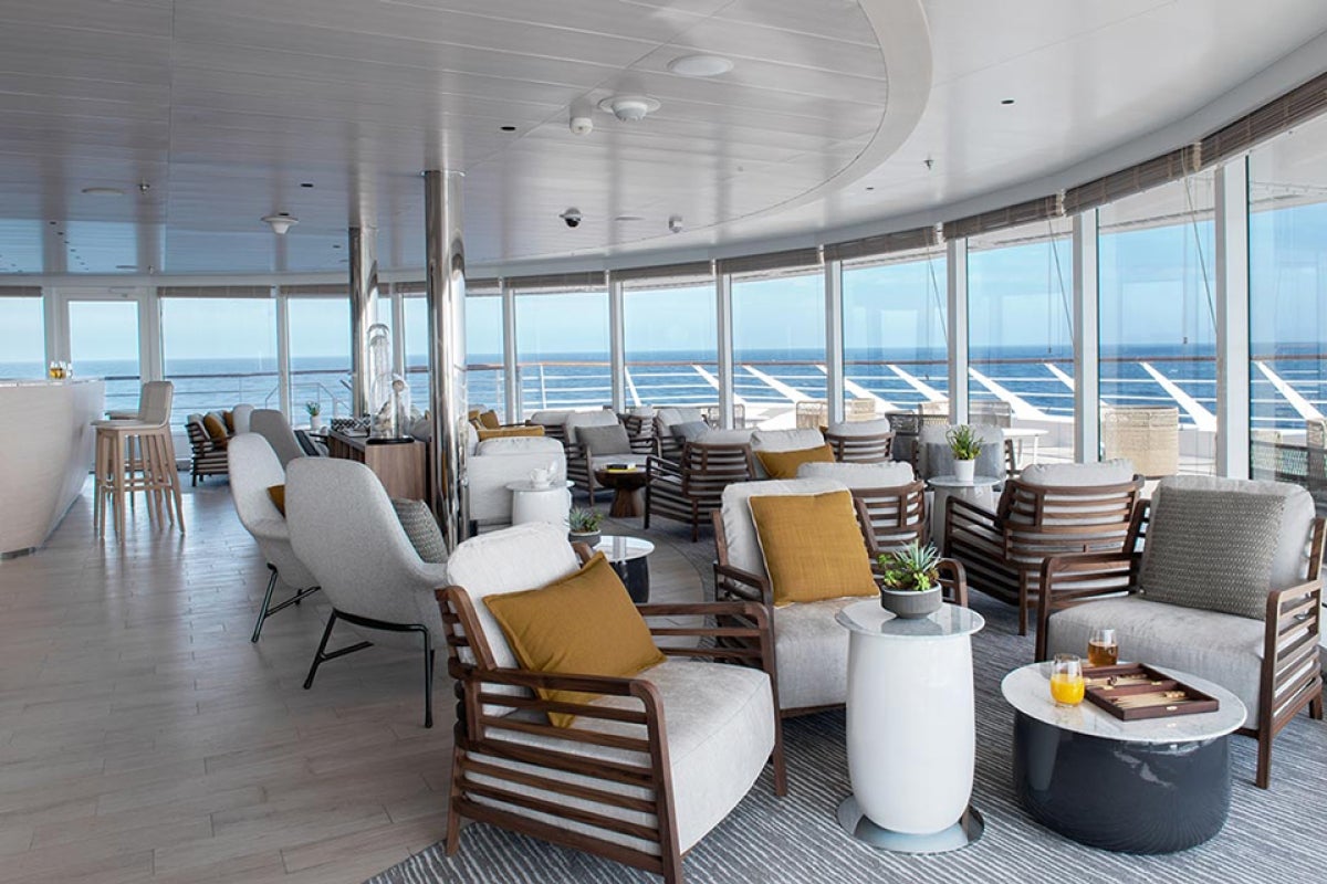 Panoramic Lounge