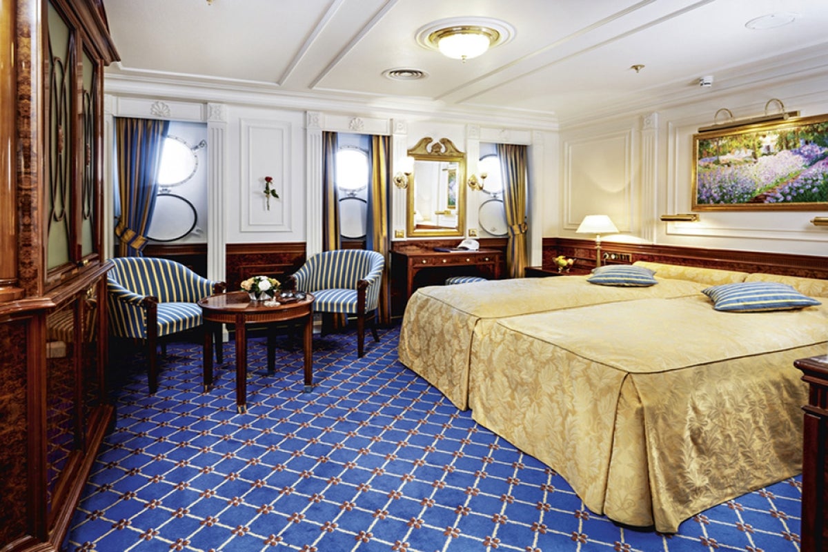 Category 4 Deluxe Cabins, Cabin Deck: 218-223