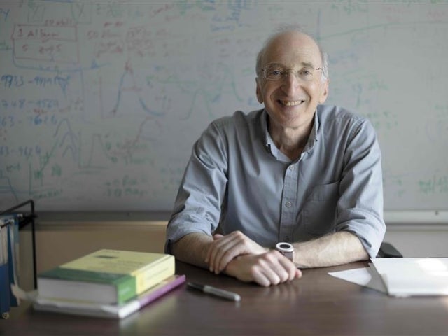 Saul Perlmutter in a classroom