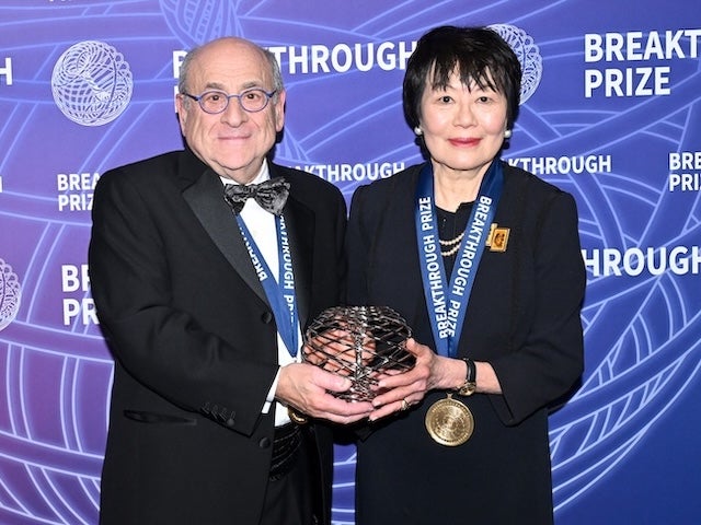 Stuart Orkin and Swee Lay Thein pose with their Breakthrough Prize in Life Sciences
