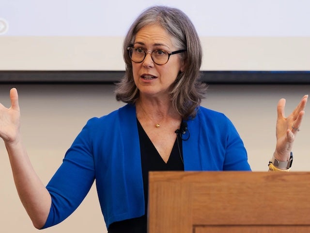 Sheila Heen speaks at a podium