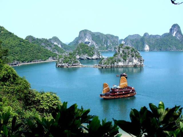boat in Ha Long Bay 