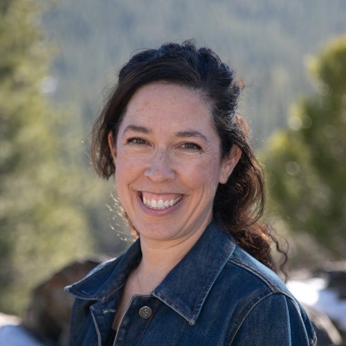 Dara Olmsted Silverstein AB ’00 smiling with green trees in the background