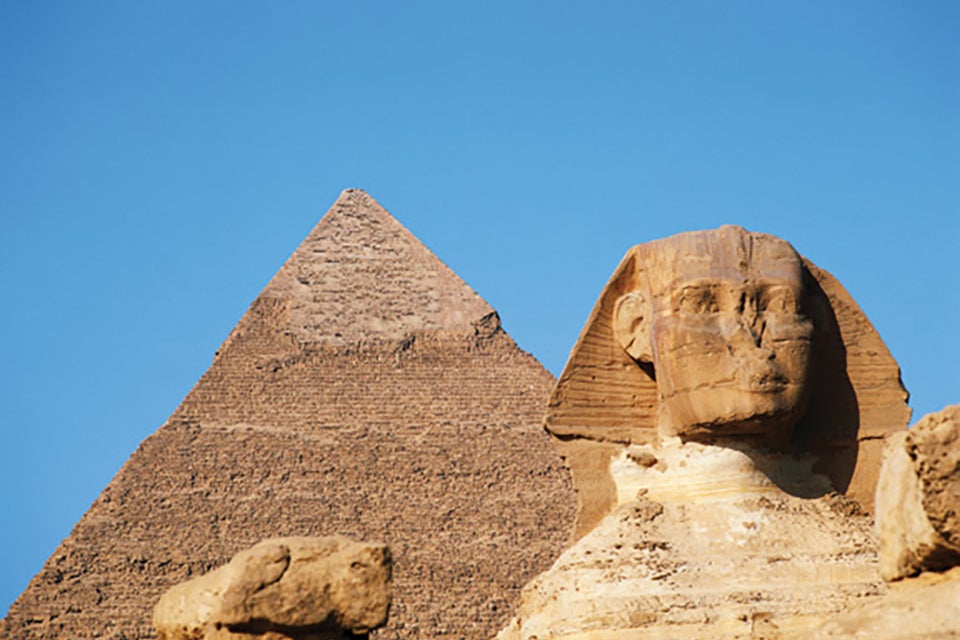 pyramids with sphinx